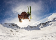 九游游戏-波斯铁骑鏖战蓝月，卡塞米罗末节神兵天降定乾坤