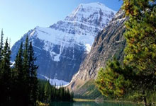 九游娱乐网站-三狮泪染温布利，西甲硝烟漫伊比利亚——足球大陆的冰火两重天