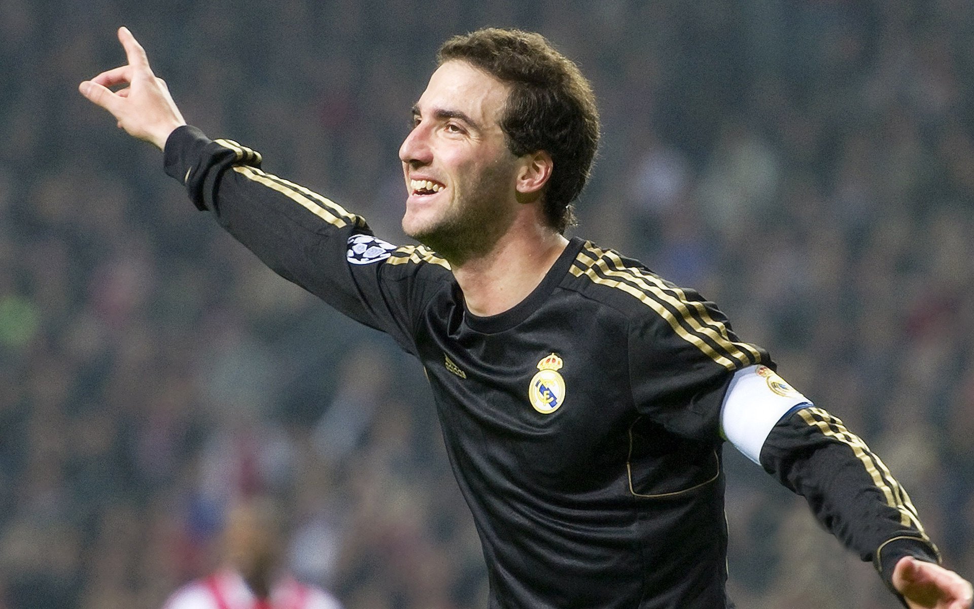 舞台越大越强,恩佐闪耀!挪威新星终结里昂不败神话