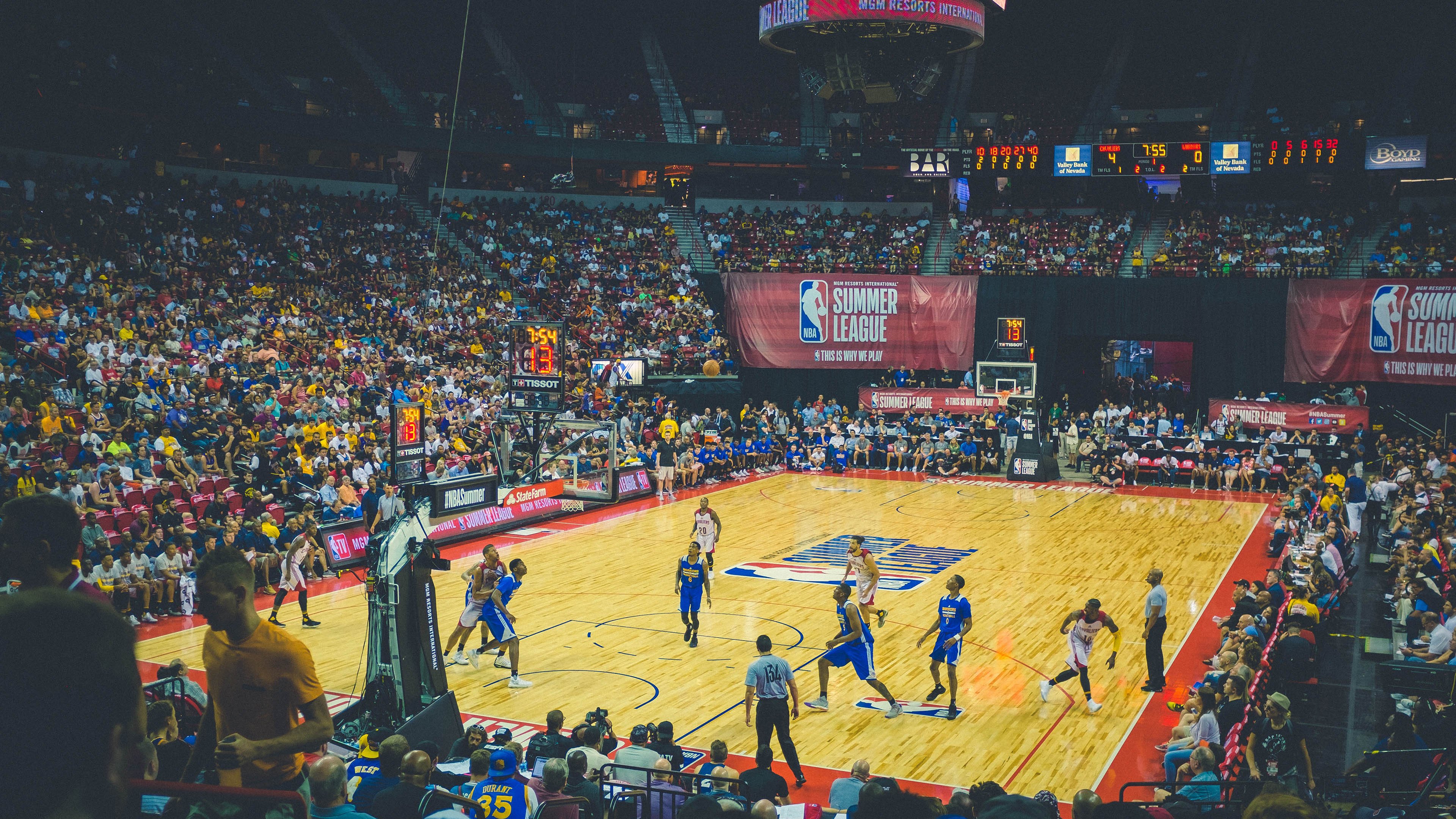 卡塞米罗爆发！拜仁击溃阿尔及利亚式防守，战术革命悄然开启